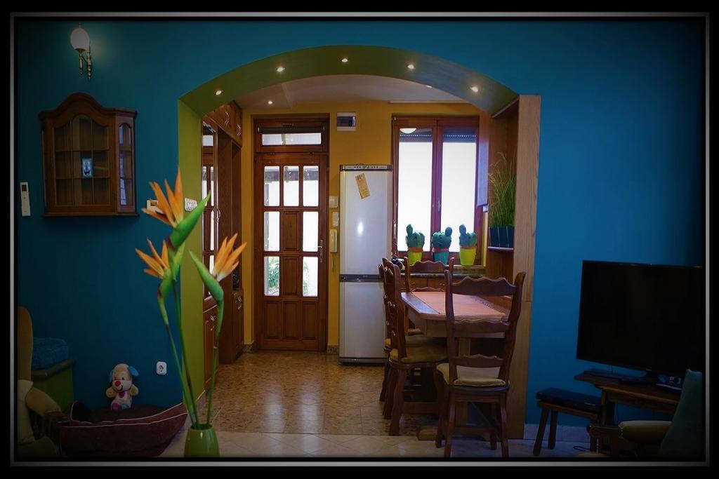 Happy Colours In Old Town Apartment Kecskemet Exterior photo