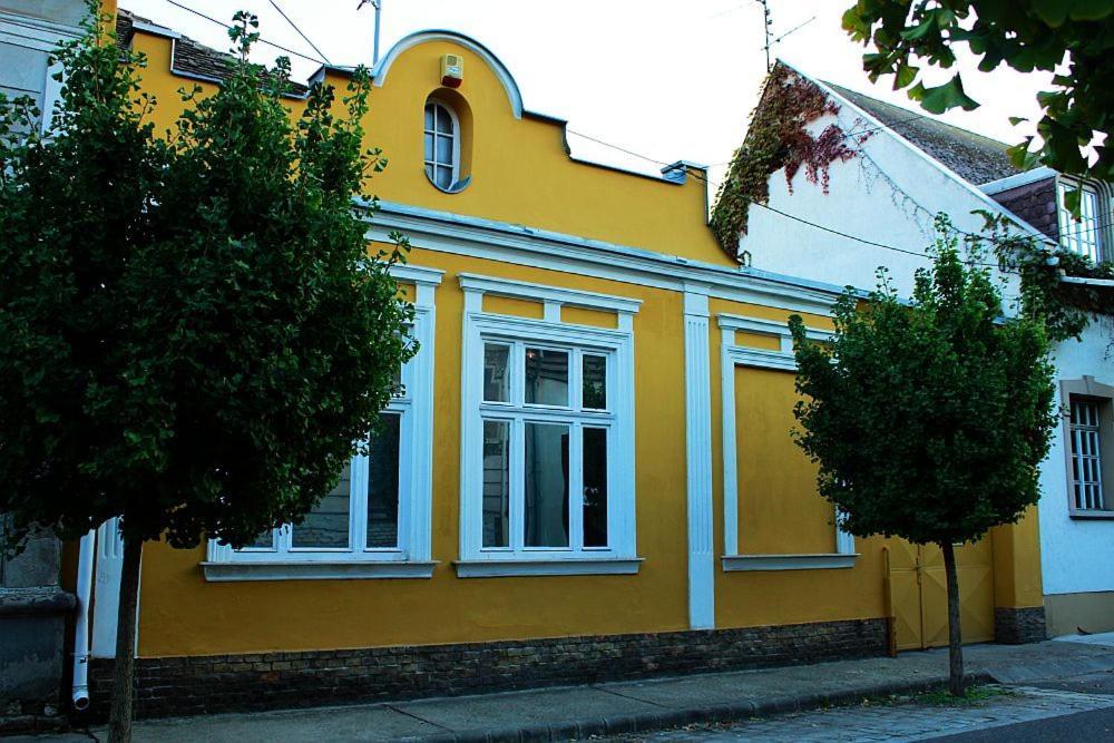Happy Colours In Old Town Apartment Kecskemet Exterior photo